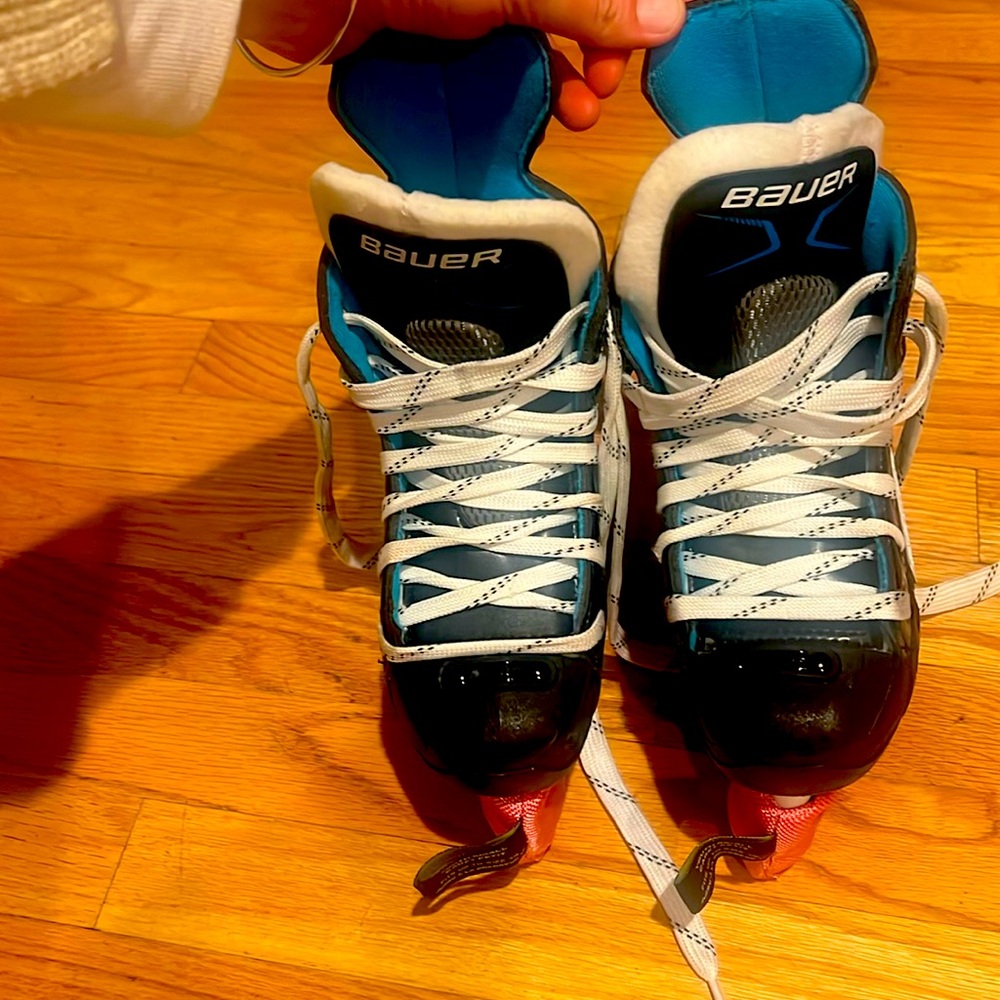 New Bauer kids ice skates